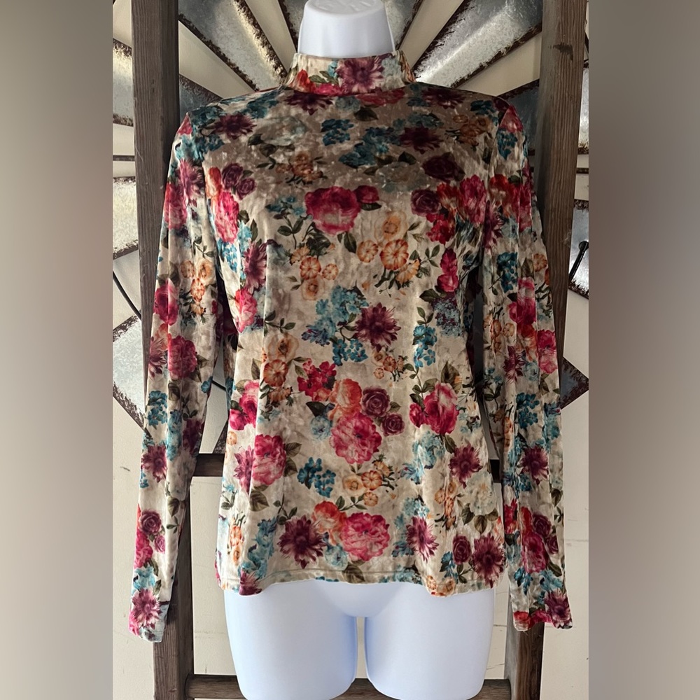 American eagle AE long sleeve crush velvet floral top size medium women’s